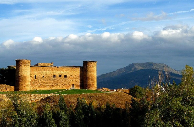 Castillo de Valdecorneja, Spain
